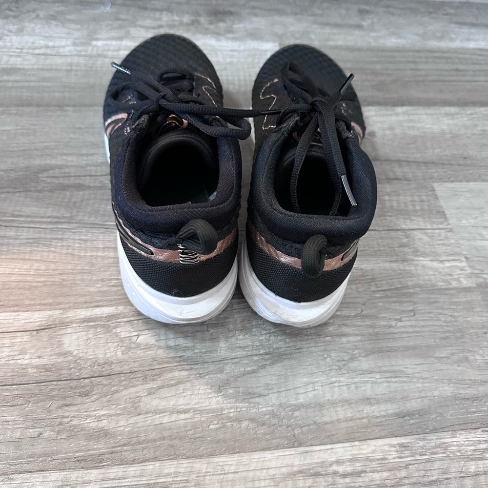 Nike Black and Pink Athletic Shoes - Picture 4 of 6
